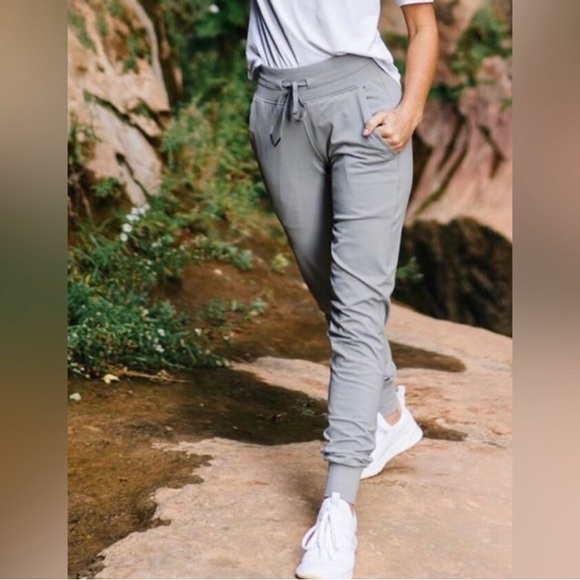 Zyia Active Ascend Joggers ✨ - Picture 2 of 6